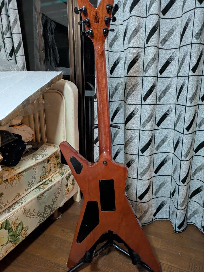 M*3様 変形ギター エレキギター グリーンサンバースト　ノーブランド