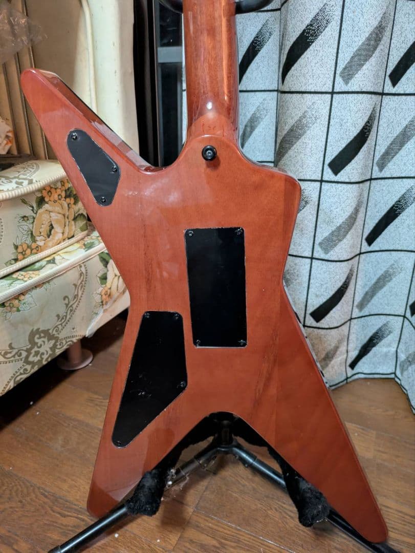 M*3様 変形ギター エレキギター グリーンサンバースト　ノーブランド