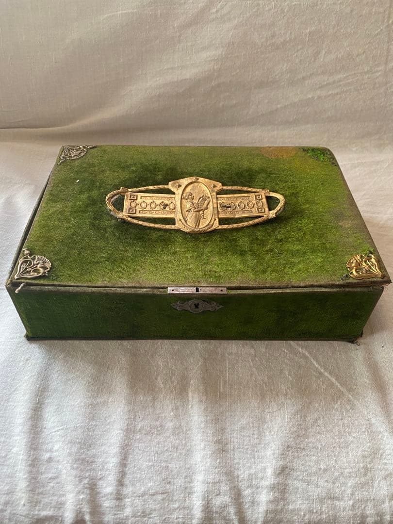 パスザバトンで購入　アンティーク小物入れ　古い箱　USED ディスプレイ備品に