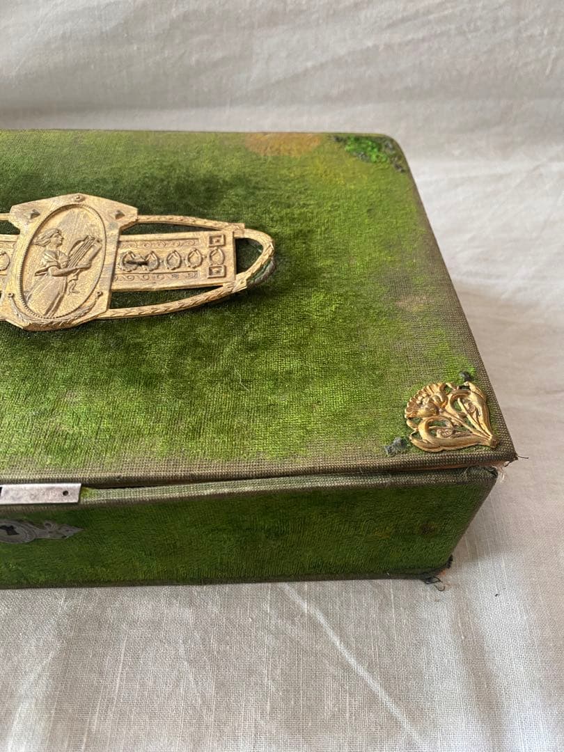 パスザバトンで購入　アンティーク小物入れ　古い箱　USED ディスプレイ備品に