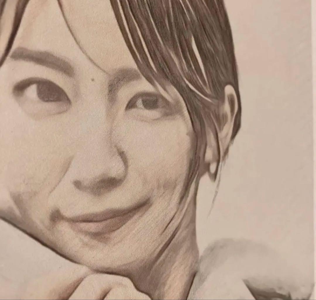 女優画21 額装品　額縁寸法32.7㎝×24.0㎝×1.5㎝　色鉛筆画　定款付