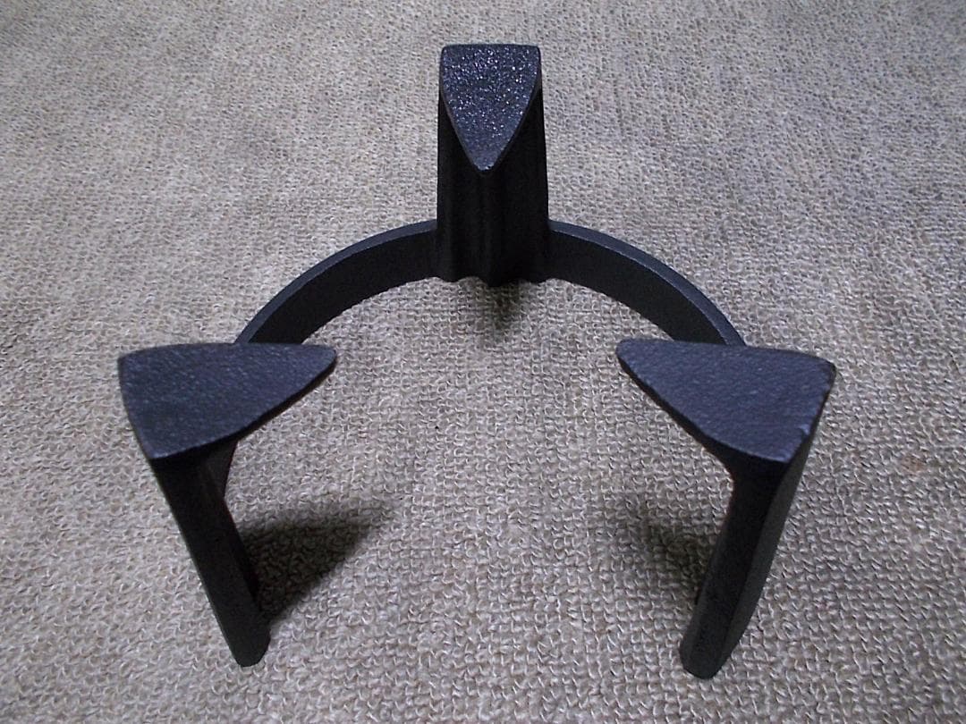 良品 未使用多数 茶道具 鉄鋳物 茶釜 五徳 風炉 釜環 おまけで織部敷板