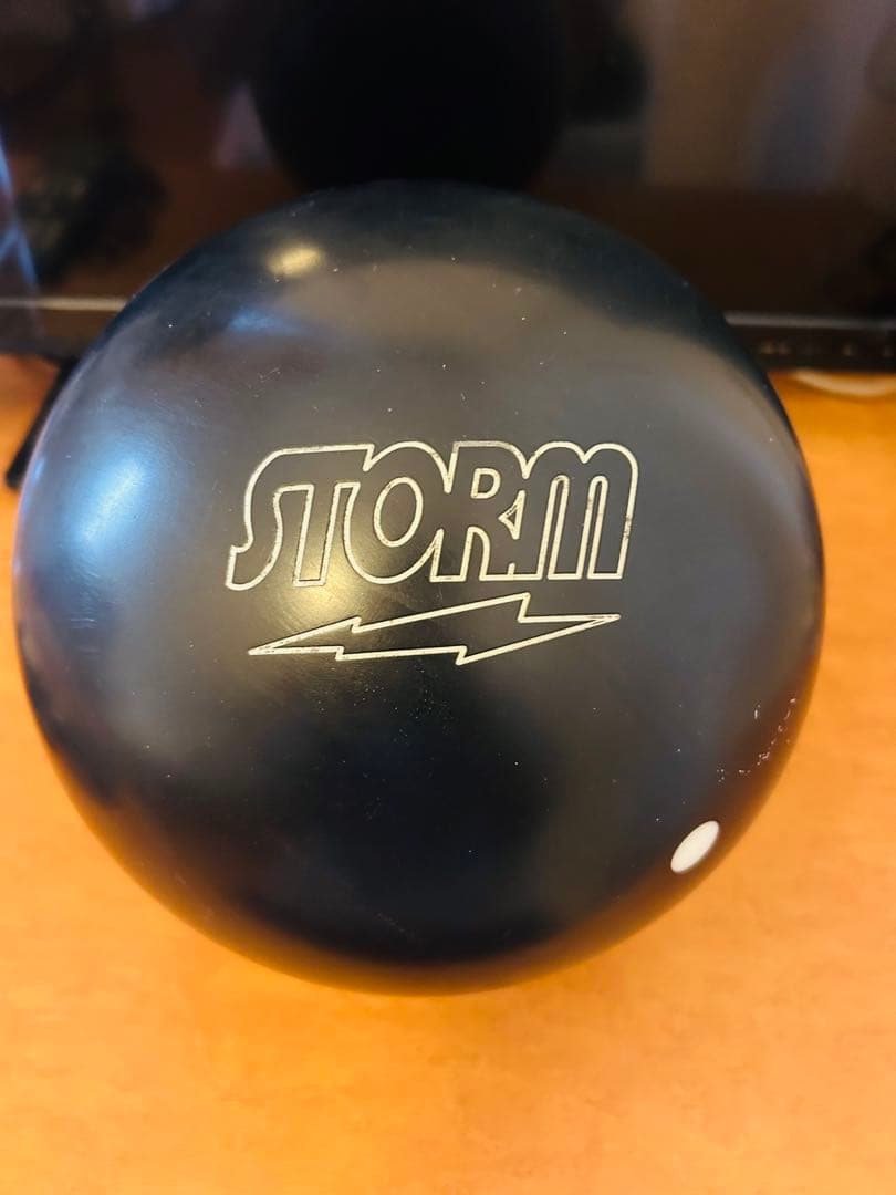 LEVEL STORM ボウリングボール 黒 2穴