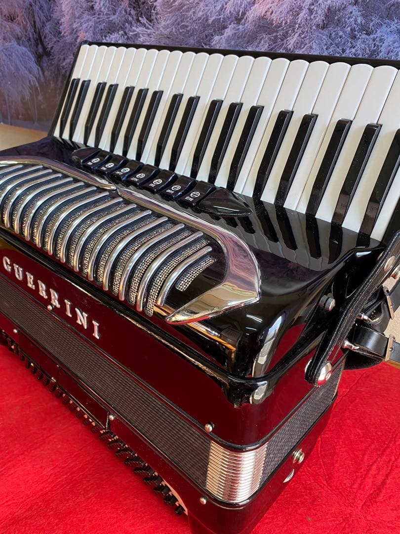 GUERRINIアコーディオン同型でも黒ボタンは大人気626-2と同じリード搭載