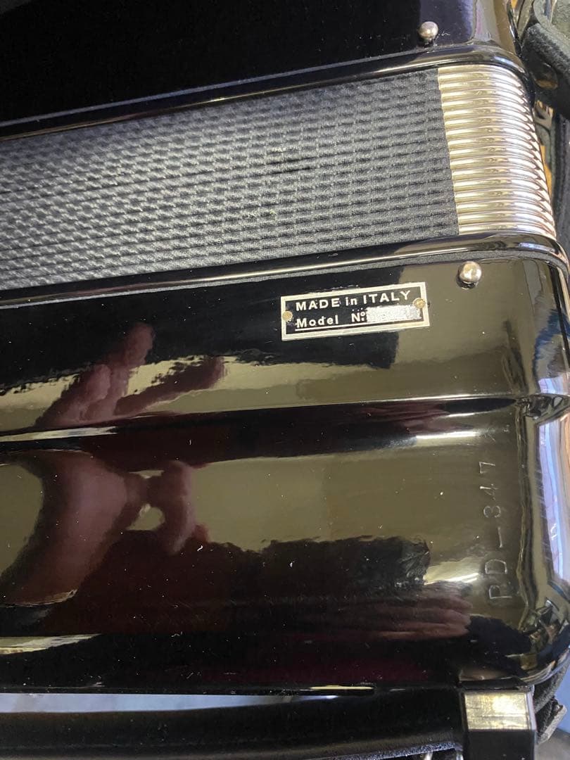 GUERRINIアコーディオン同型でも黒ボタンは大人気626-2と同じリード搭載