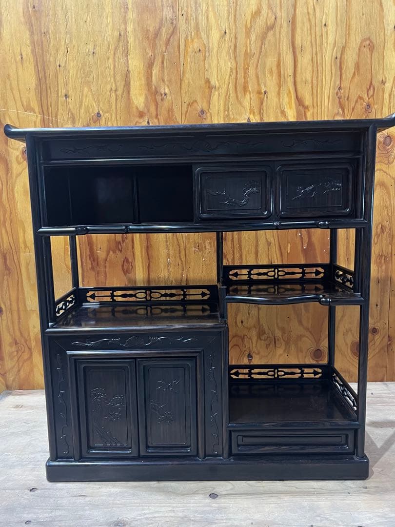 （13）【お引取り大歓迎】唐木家具 紫檀 茶箪笥 飾り棚 中国骨董 唐草透彫り