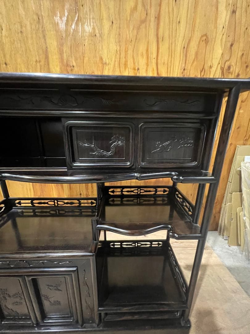 （13）【お引取り大歓迎】唐木家具 紫檀 茶箪笥 飾り棚 中国骨董 唐草透彫り