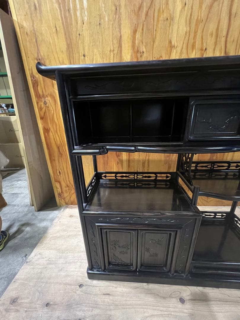 （13）【お引取り大歓迎】唐木家具 紫檀 茶箪笥 飾り棚 中国骨董 唐草透彫り