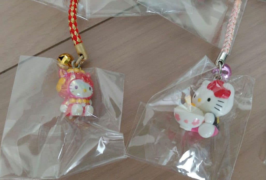 ハローキティ　ご当地ストラップ　８個セット