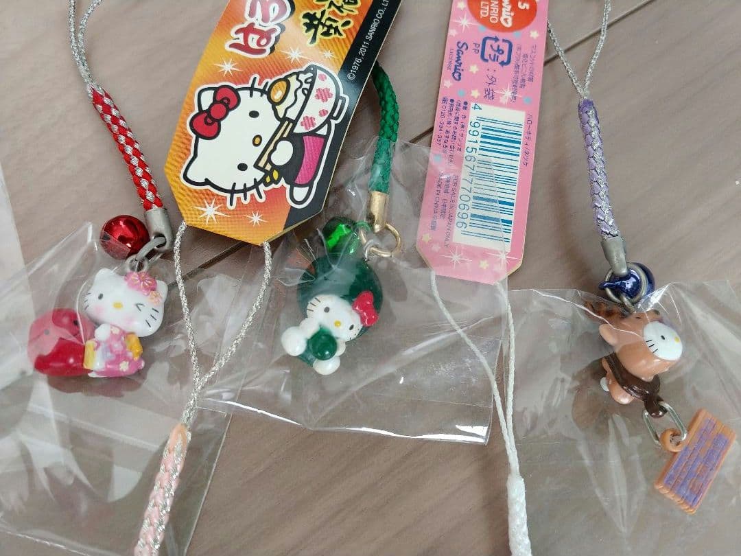 ハローキティ　ご当地ストラップ　８個セット