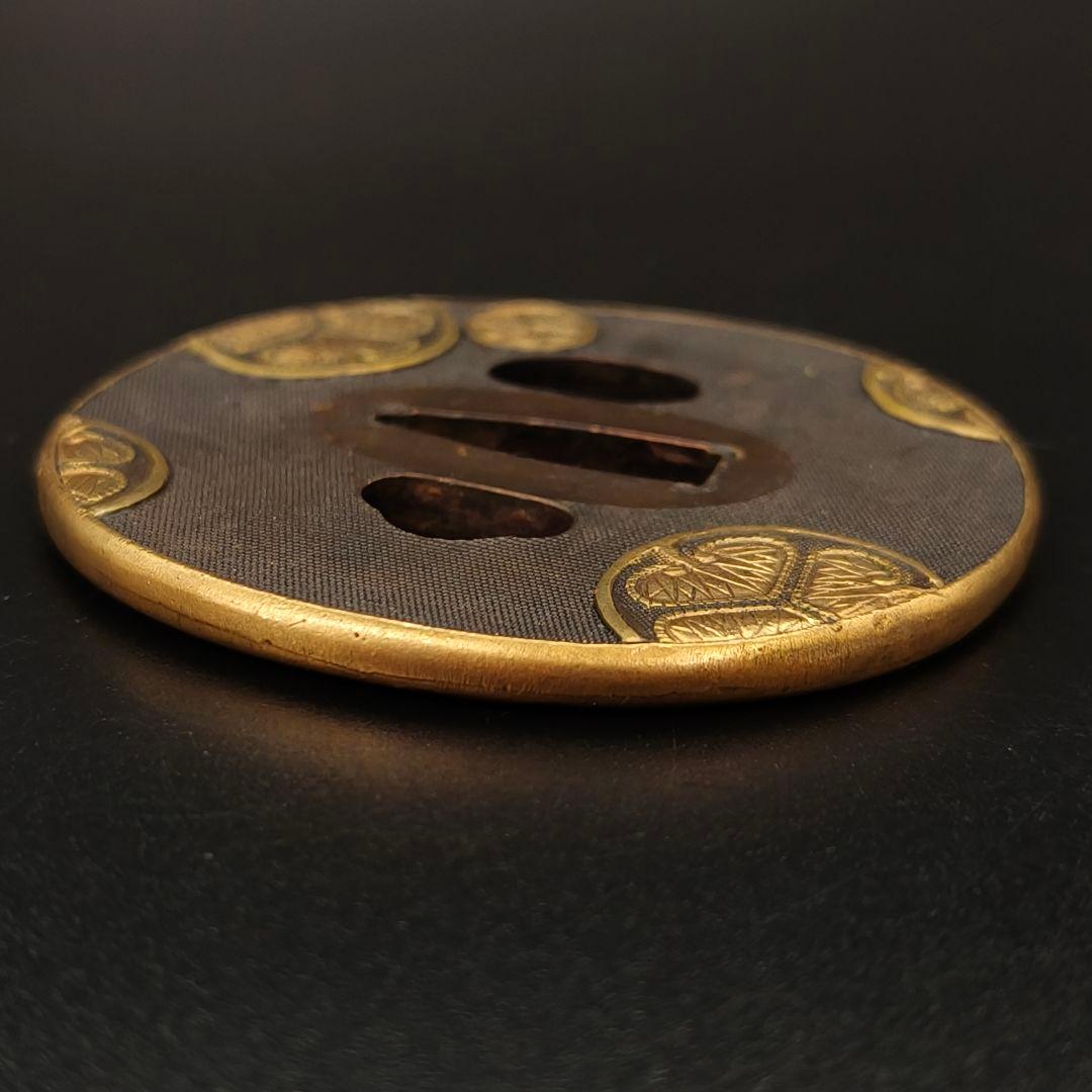 日本刀装具　家紋の図　三つ葉葵　刀鍔　銅地　細工　金メッキ　鍔　刀剣美術　武道具