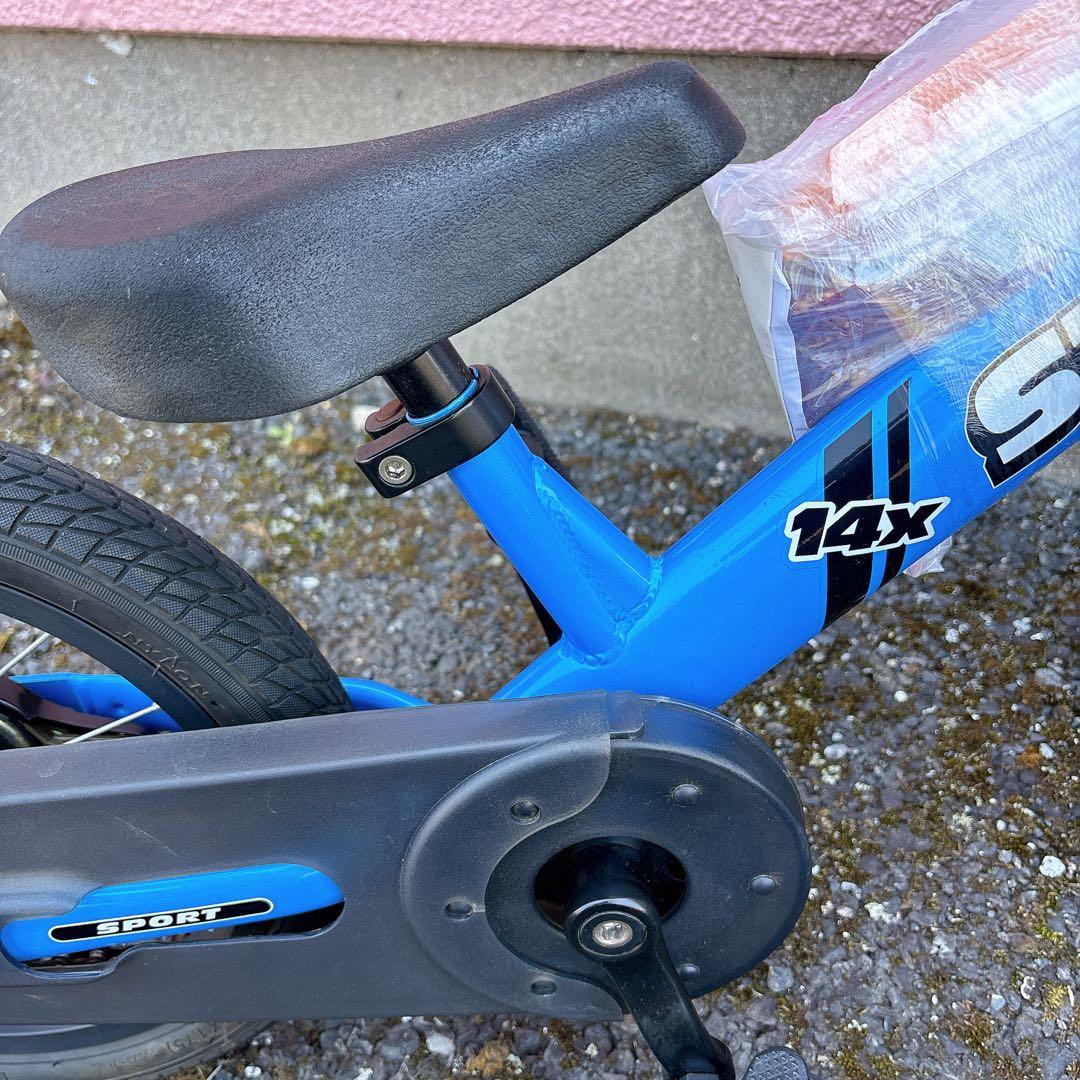 ストライダー 14x ブルー　走行少なめ　部品あり　自宅保管　自転車　人気