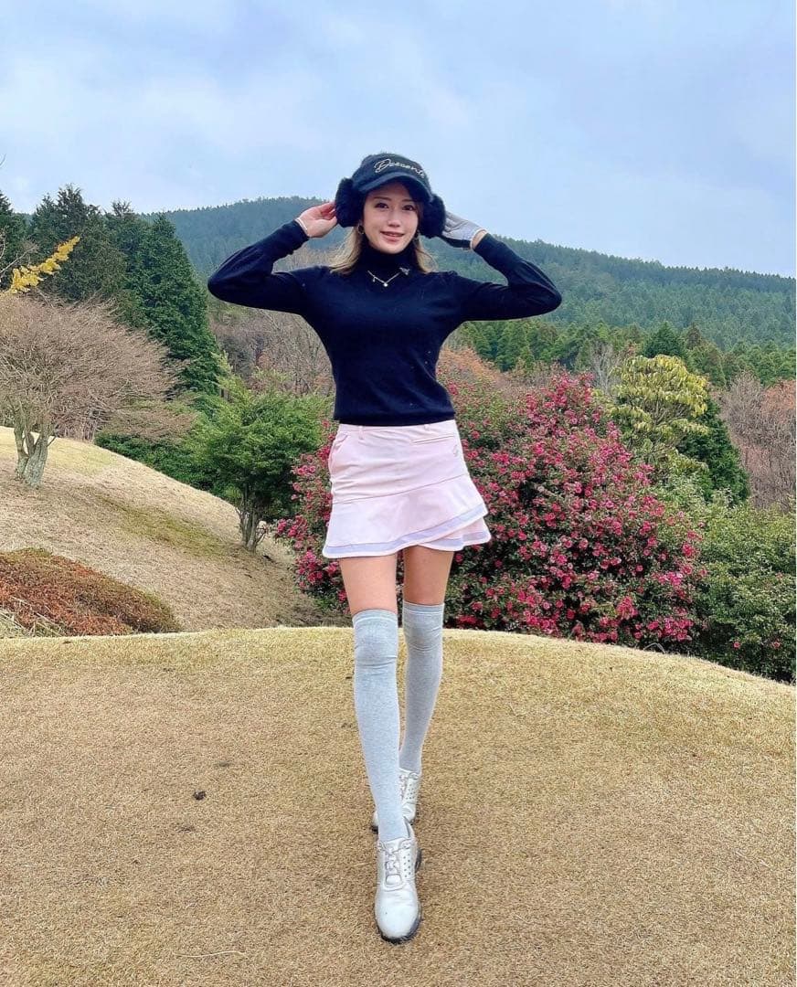 デサントゴルフ　LUXE クリスタルコレクション　ハイネックシャツ　スカート