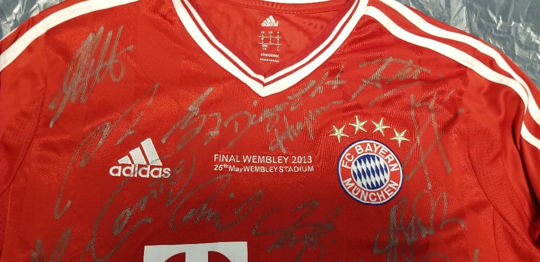 ノイアー　ラーム　ミュラー　リベリー　ロッベン　マリオゴメス　直筆サイン　サイン