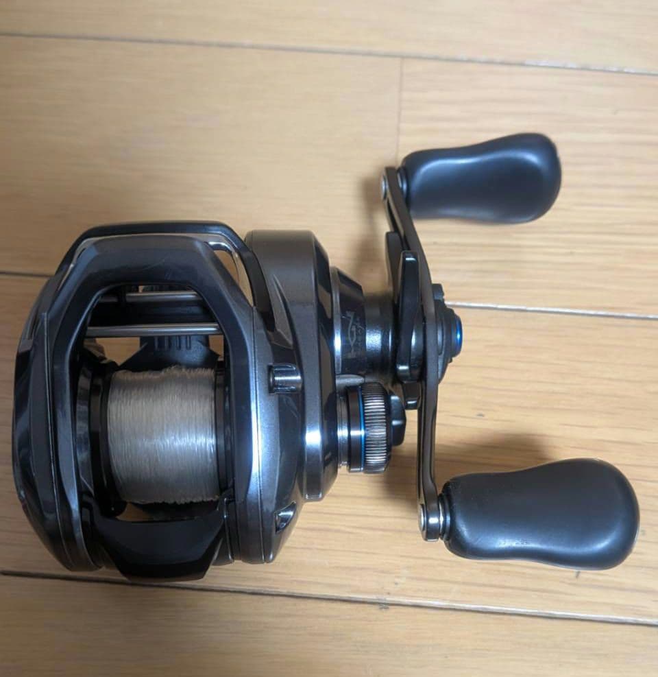 シマノ ベイトリール SLX 70HG 右ハンドル 24年モデル ベイトリール