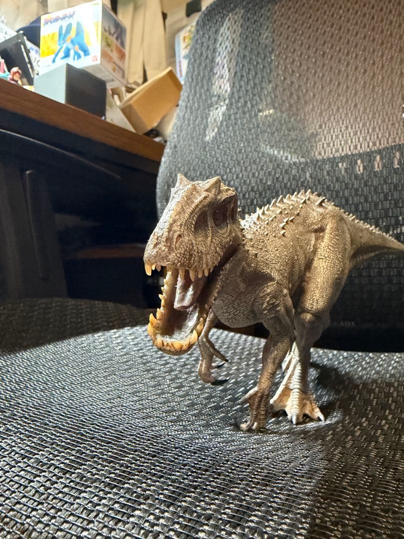 nanmu 本心楠改　インドミナス　フィギュア　恐竜