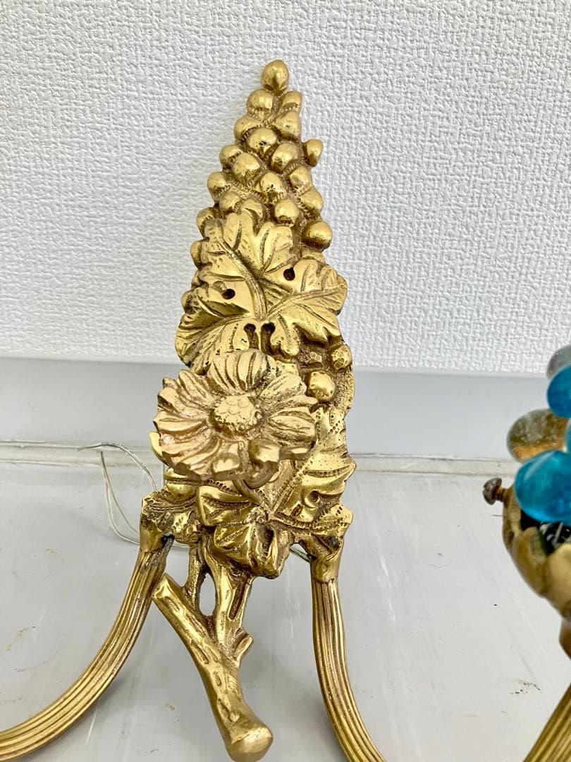 アンティークな壁掛照明器具　2灯　ガラス製ビー玉風シェード　お洒落な玄関照明葡萄