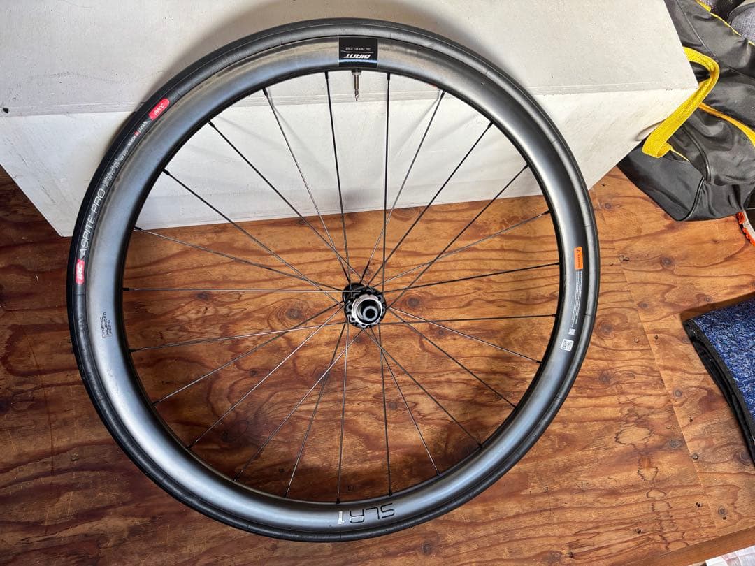 GIANT SLR1 36 Disc フックレス　内幅22.4mmタイヤ付き