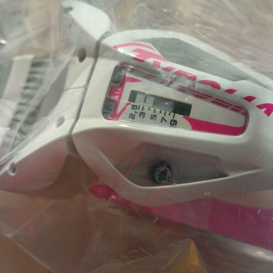 スキー板とスキーブーツ