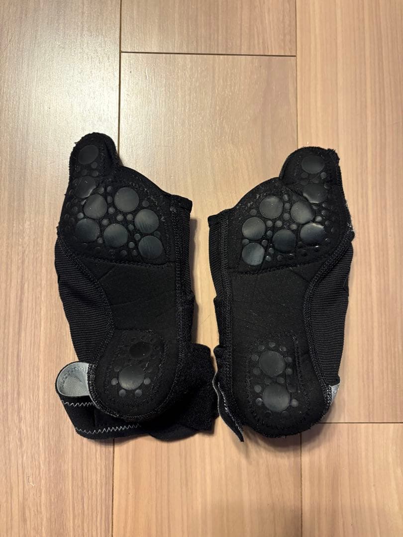 バーネススタイル　LAVA キックボクシング　シューズ　グローブ