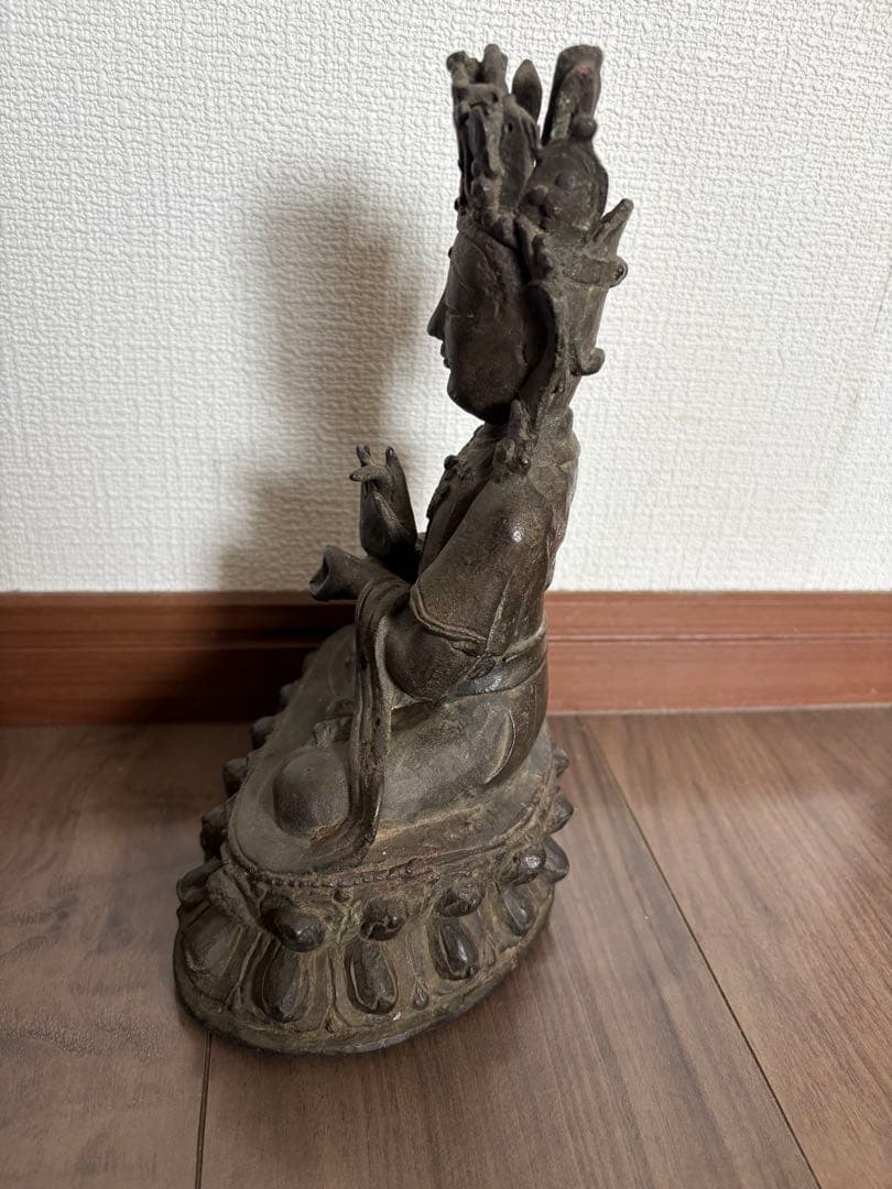 古董 古銅の観音菩薩座像(明代・14〜17世紀) 旧家藏出 贵重品 古銅製