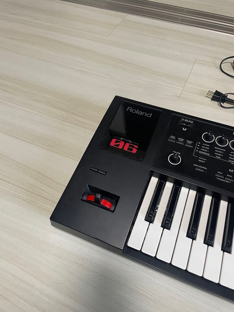 【値下げ可能】Roland FA-06 シンセサイザー 61鍵