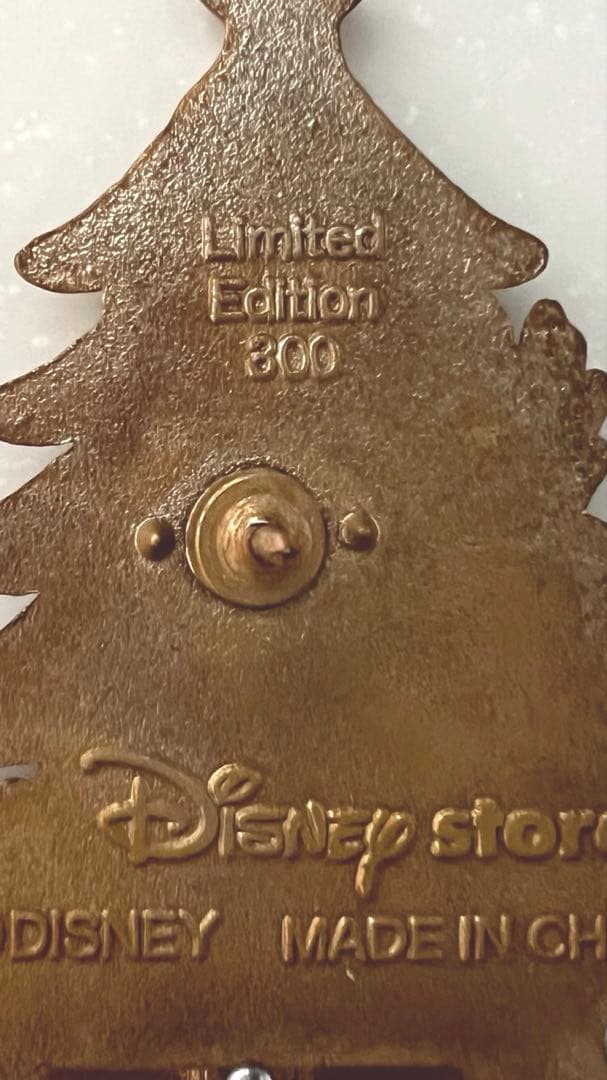 スティッチ クリスマス ピンバッジ 限定300 ディズニーストア 箱付