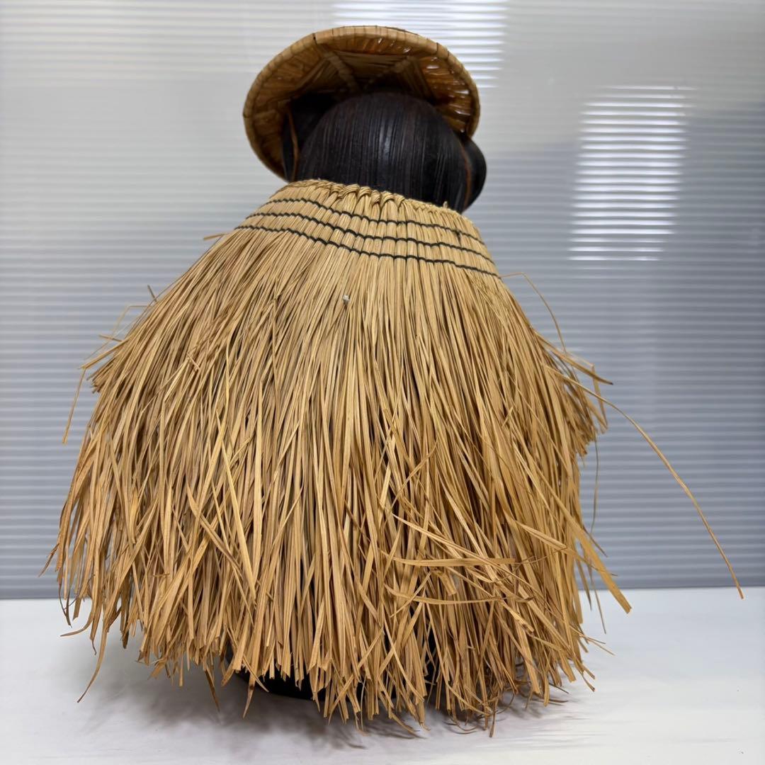 信楽焼？ たぬき タヌキ 狸 置物 焼物 傘 蓑 藁草履 30cm