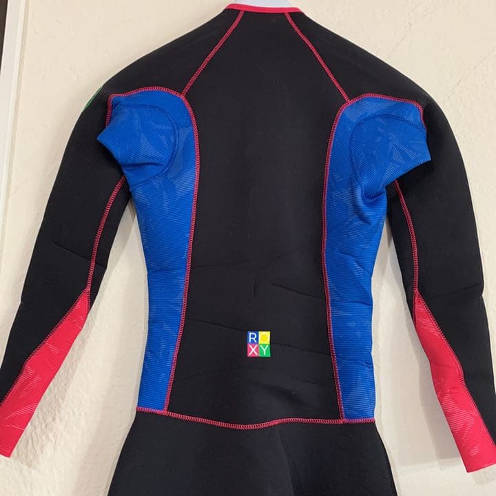 新品未使用　ロキシー ウエットスーツ 2/2MM フルスーツ 水着