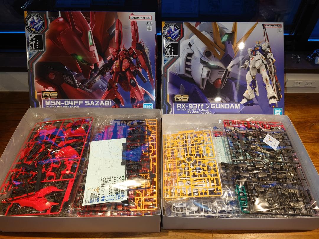 RG ν GUNDAM & SAZABI SIDE-Fセット