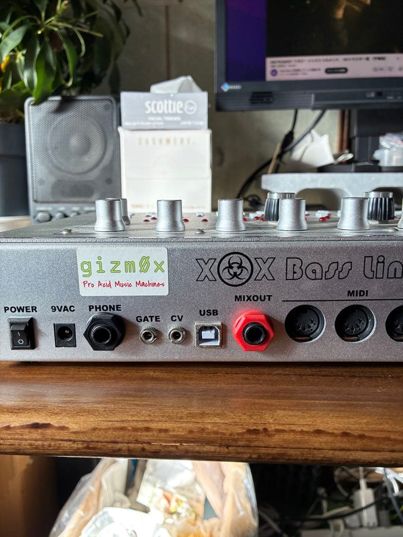 x0xb0x（TB303クローン）『gizm0x x0x-pro』