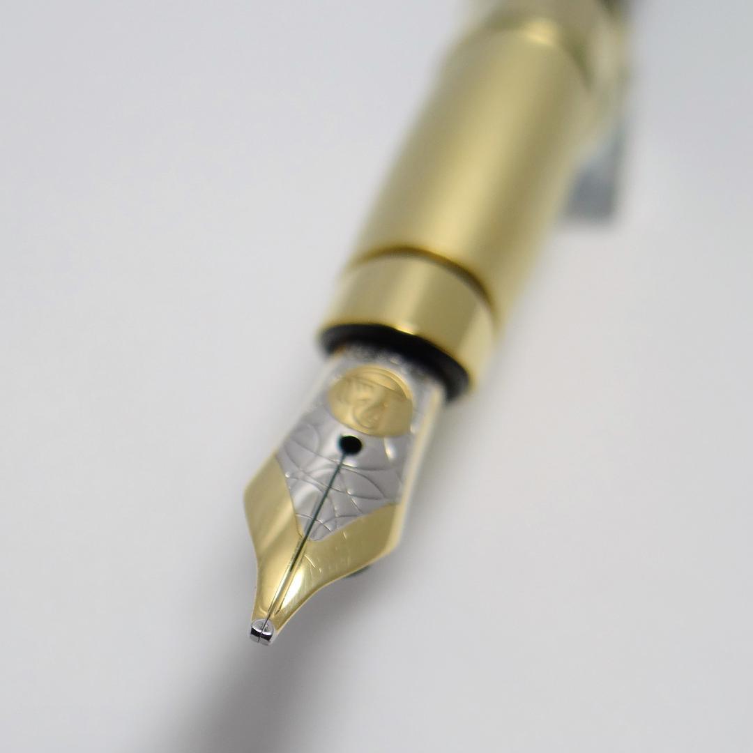 【かなり希少・本体約38g】ペリカン P590 セレブリ 万年筆 14Kペン先