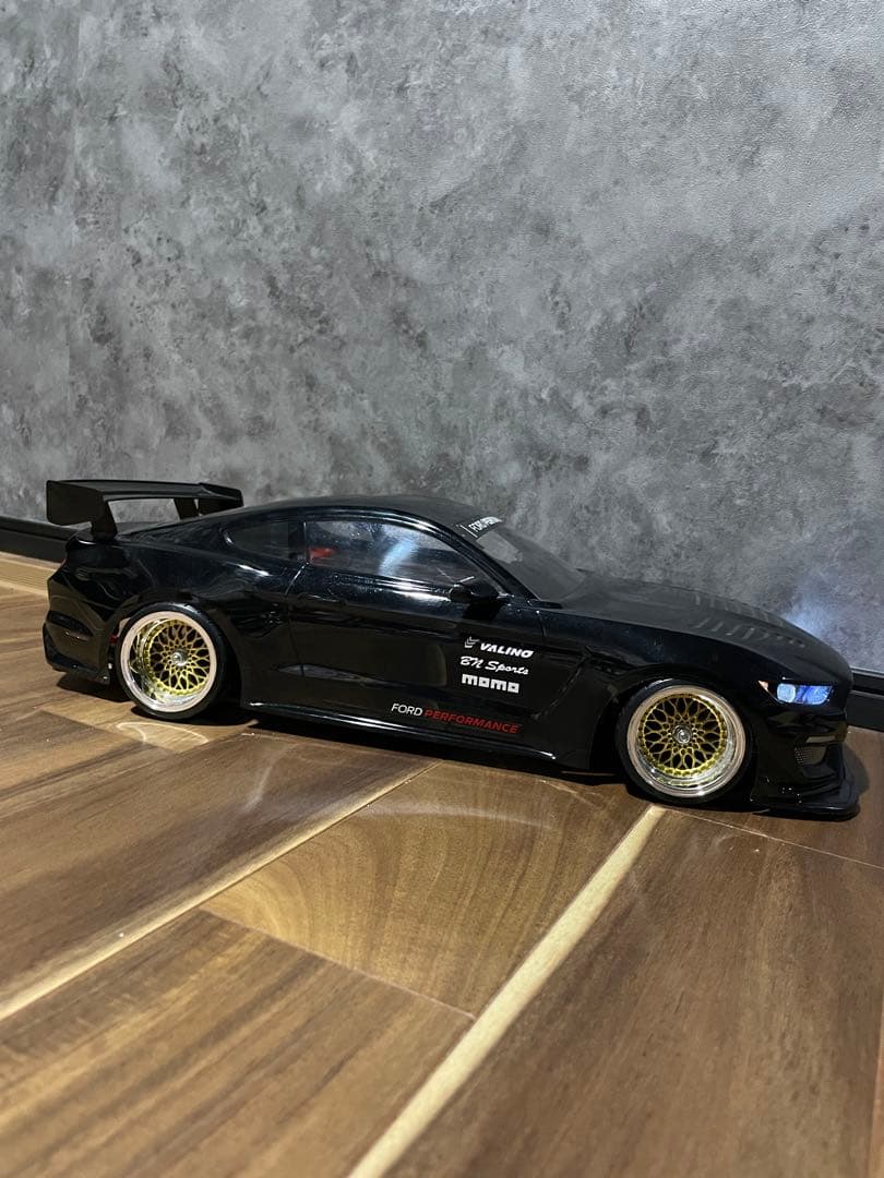 1/10【2台】マスタングGT4 新品ボディーと塗装済み(中古)ボディー LED