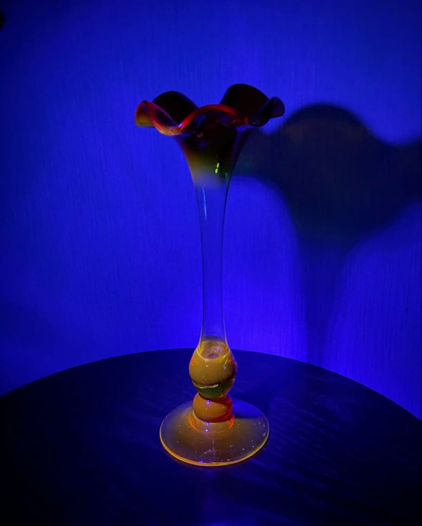 アンティーク ウランガラス 花瓶 フラワーベース 花器 花入れ 一輪挿し 置物