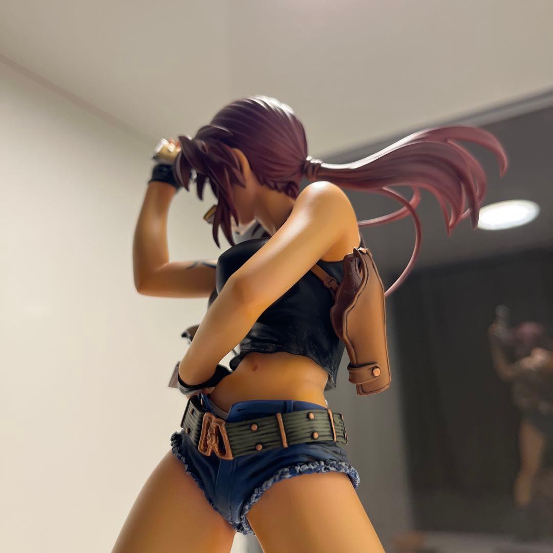 キャラグミン レヴィ ブラックラグーン 塗装完成品 アクリルケース付き