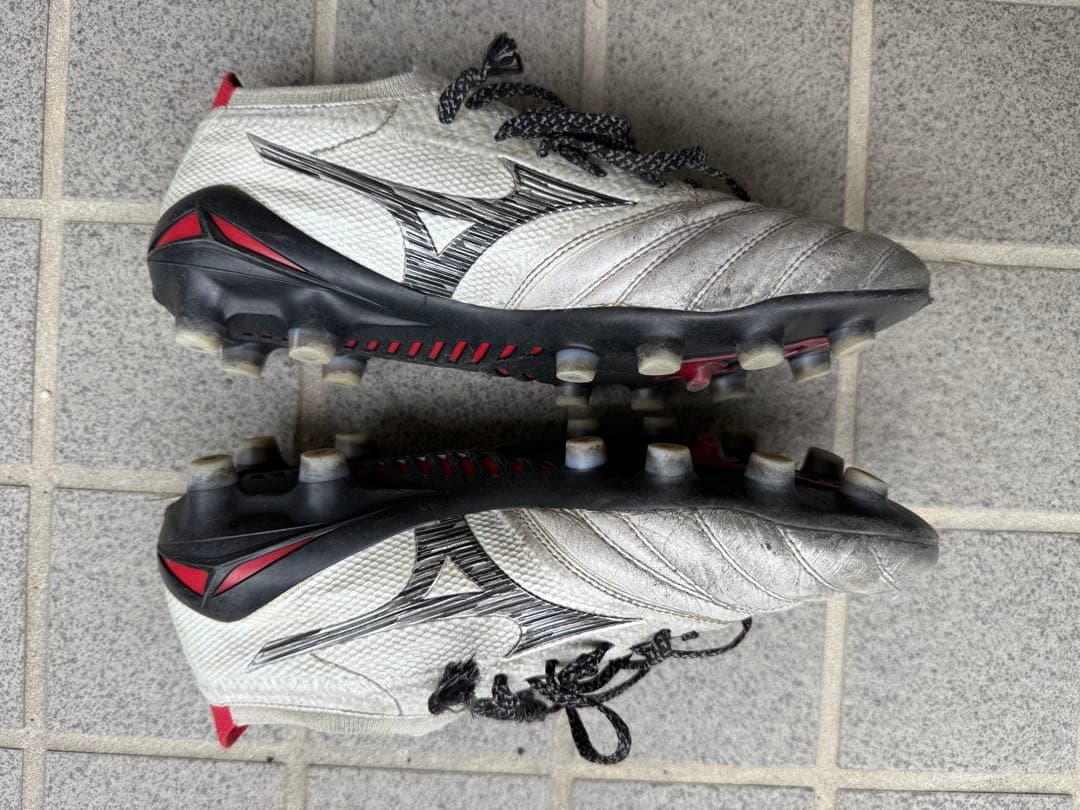 Mizuno モレリアネオ4β サッカースパイク　ホワイト/レッド 23.5