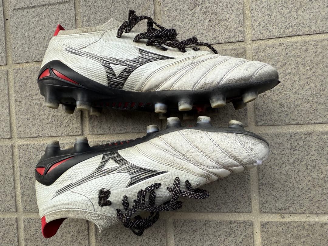Mizuno モレリアネオ4β サッカースパイク　ホワイト/レッド 23.5