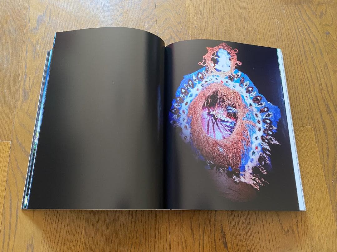 志賀理江子「螺旋海岸」直筆サイン 新品同様