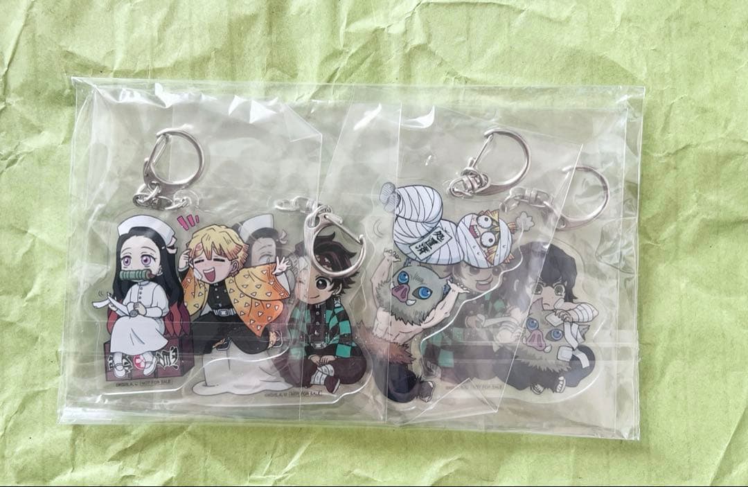 鬼滅の刃　白十字　当選品　アクリルキーホルダー