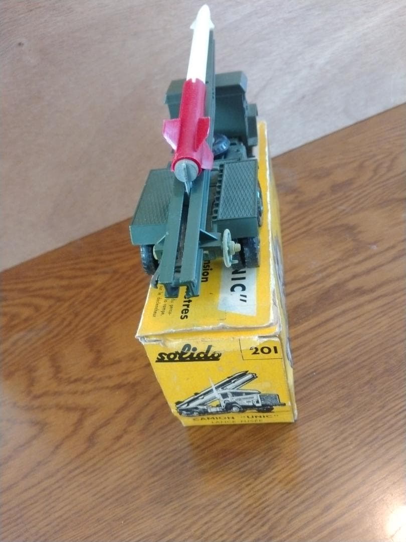 SOLIDOロケットランチャー軍用トラック201