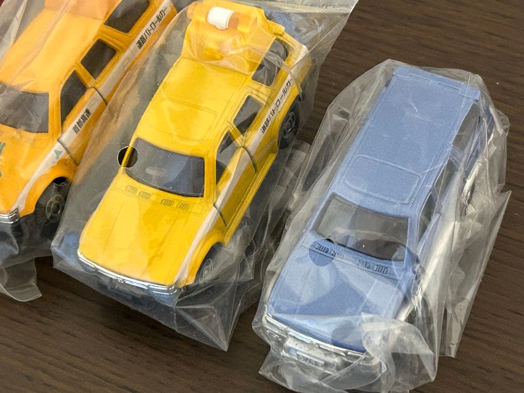 トミカ トヨタ ハイラックスサーフ 4台セット