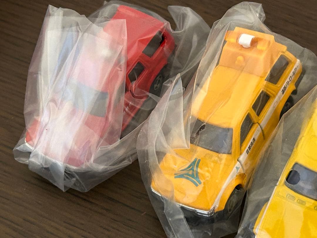 トミカ トヨタ ハイラックスサーフ 4台セット