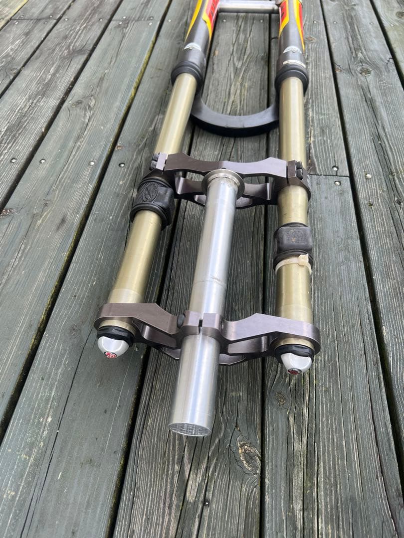 Manitou Xvert サスペンションフォーク