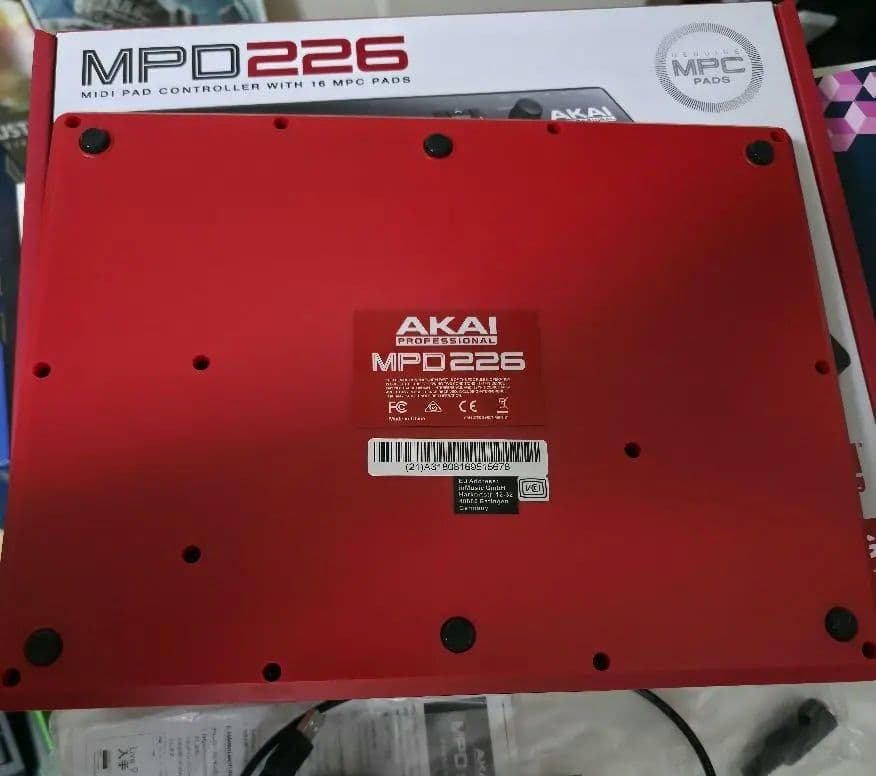 AKAI MPD226 MIDIコントローラー