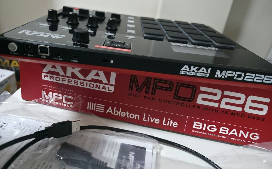 AKAI MPD226 MIDIコントローラー