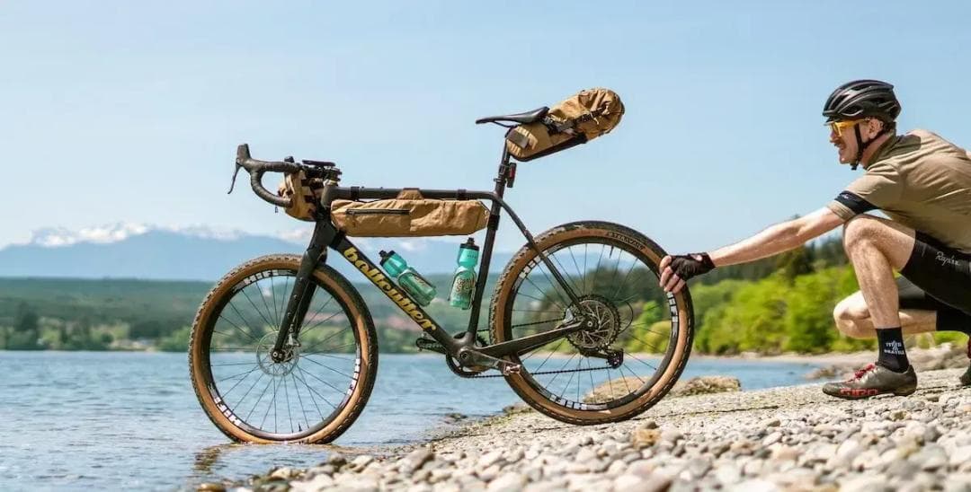 SWIFT INDUSTRIES ホールドファスト ハーフフレームバッグ M 黒