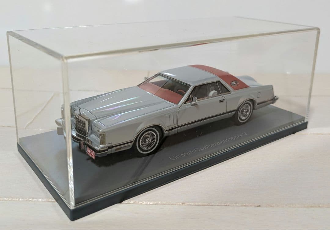 1/43 NEO リンカーンコンチネンタル マークV ローライダー キャデラック