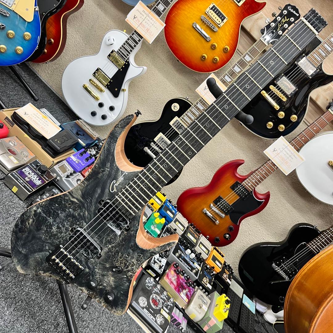 【11132】【新品】 ヘッドレスギター 汎用ケース付 ブラック✕ナチュラル