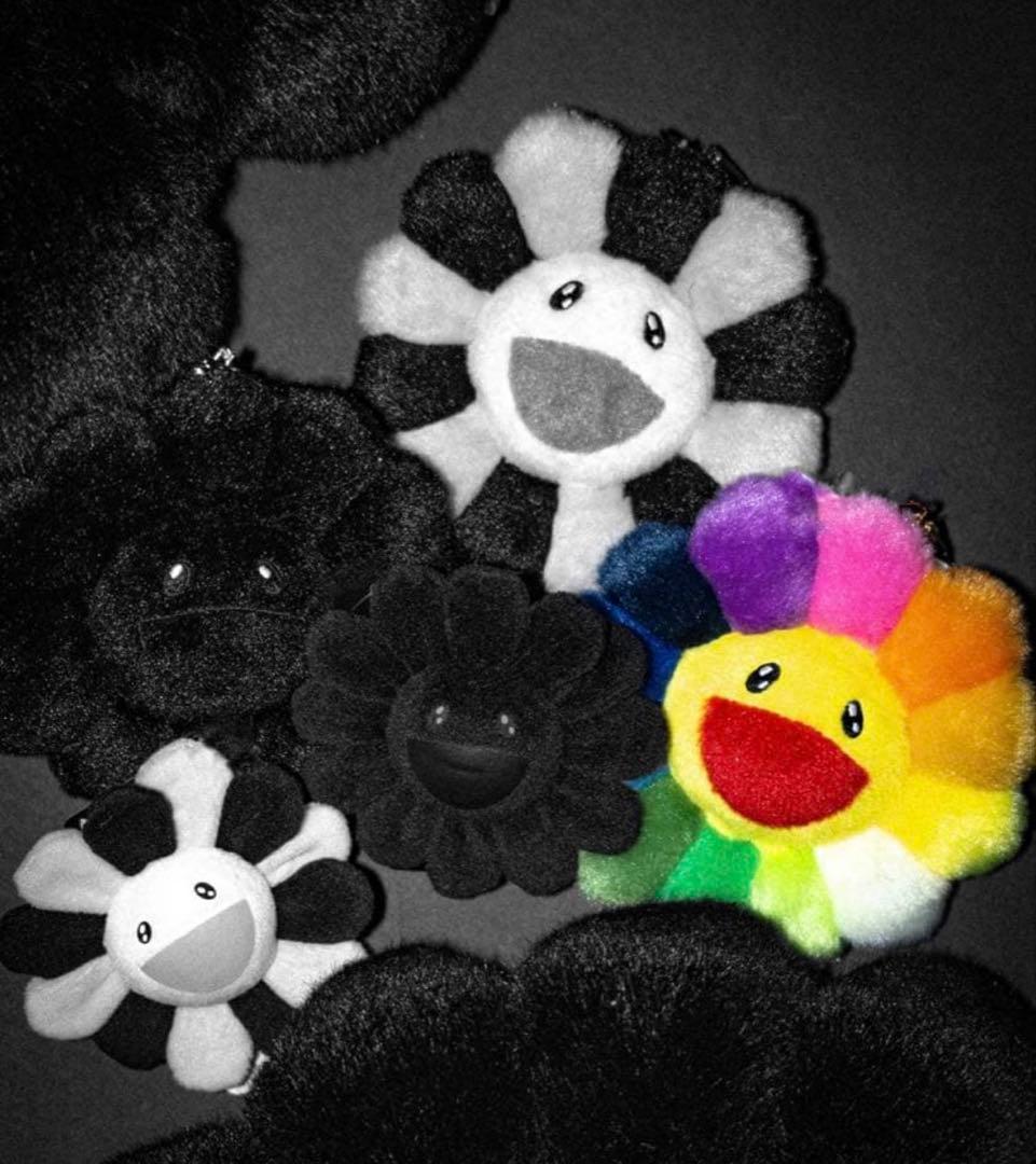 カイカイキキ　村上隆　お花 クッションキーホルダー 白黒グレー