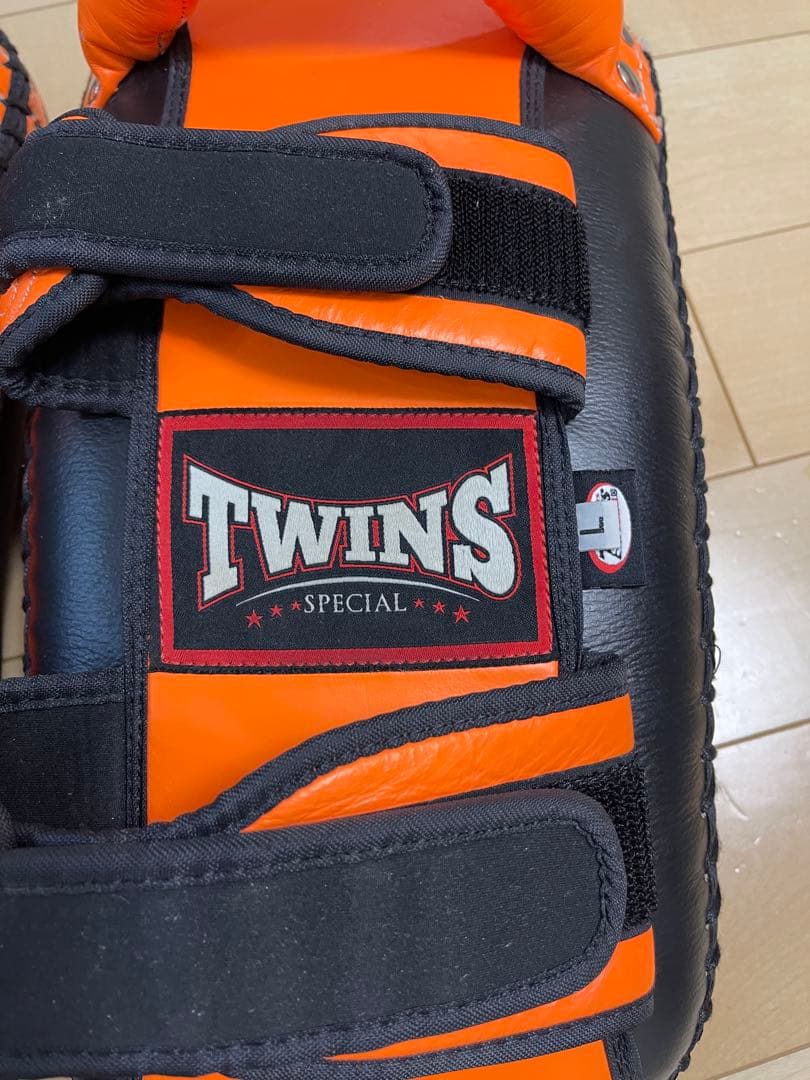 Twins Special キックミット 2個セット 黒/オレンジ